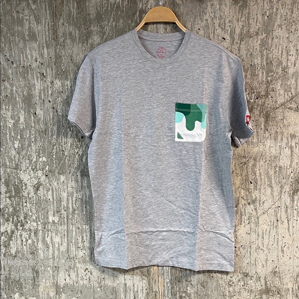 CHICK-FIL-A Unisex Short Sleeve Drip Tee Size M In Siracha Green